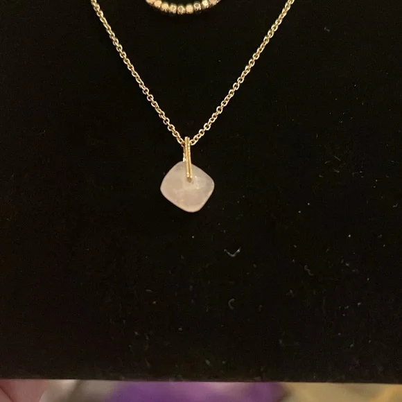 NEW Rose quartz 18” double strand, gold tone, necklace - Picture 3 of 3
